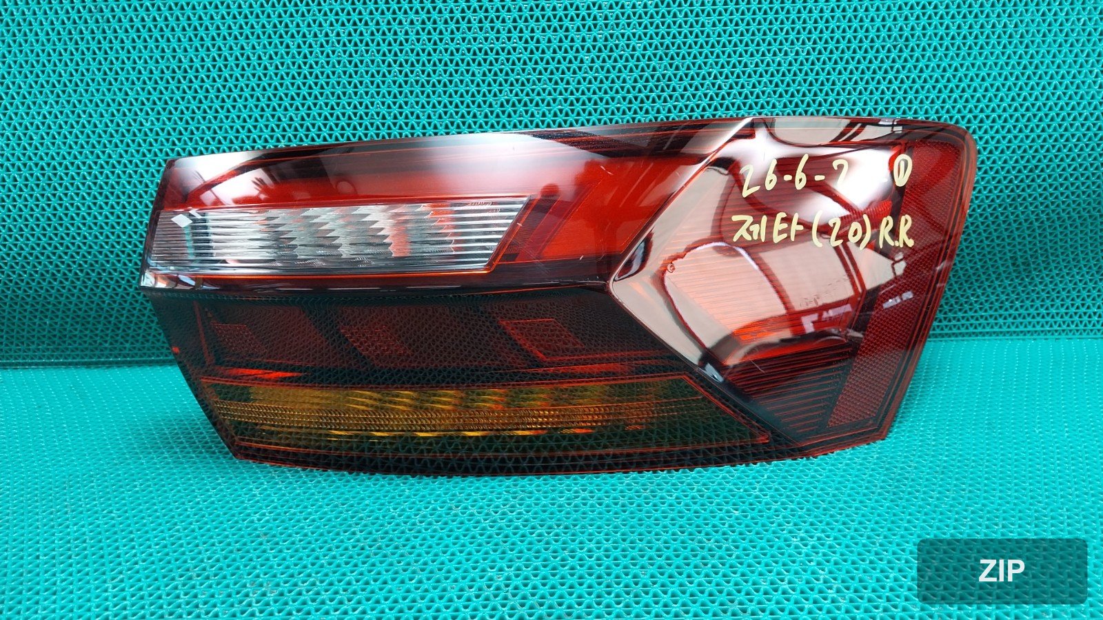 Задний фонарь правый