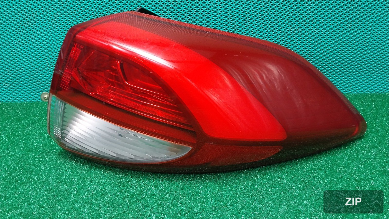 Задний фонарь правый