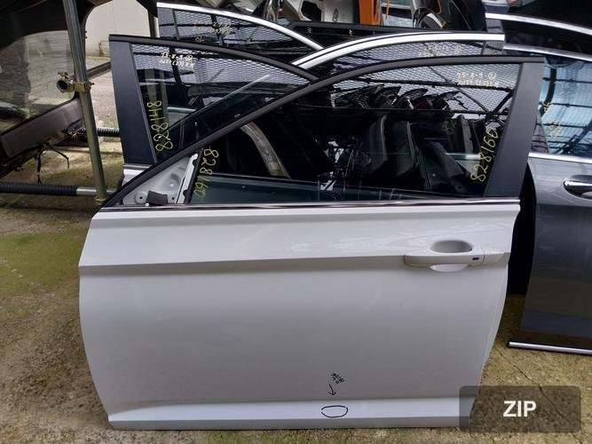 Volkswagen Jetta 2023 — передняя дверь левая