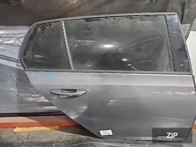 Volkswagen Golf 2011 — дверь задняя правая 5K6833056K