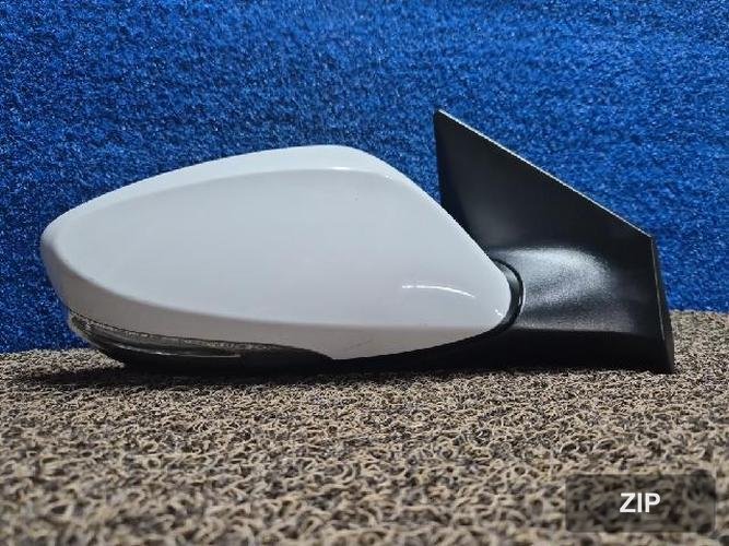 Боковое зеркало правое