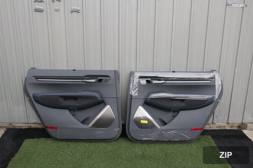 Комплект обивки двери с рассеянной подсветкой для 2-го ряда EV9