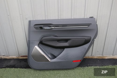 Боковая накладка двери второго ряда EV9 с амбиентным подсветочным люком