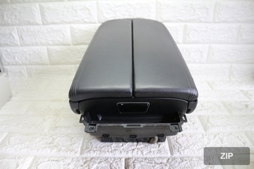 Подлокотник консоли Genesis DH 84660-B10004RR