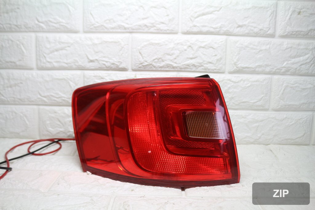 Задний фонарь левый Volkswagen Jetta A6 электрический 5C6945095E