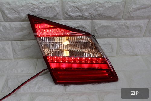 Задний фонарь левый внутренний Genesis BH 92403-3M200