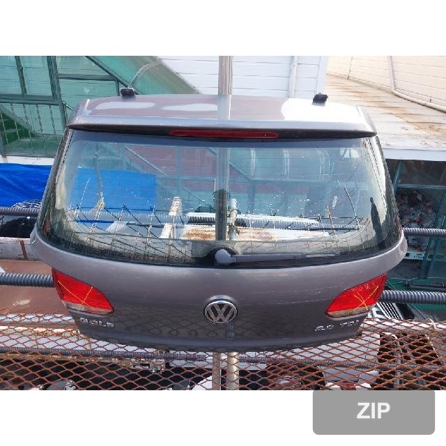Volkswagen Golf 2.0 TDI 2012 — крышка багажника 5K6827025J