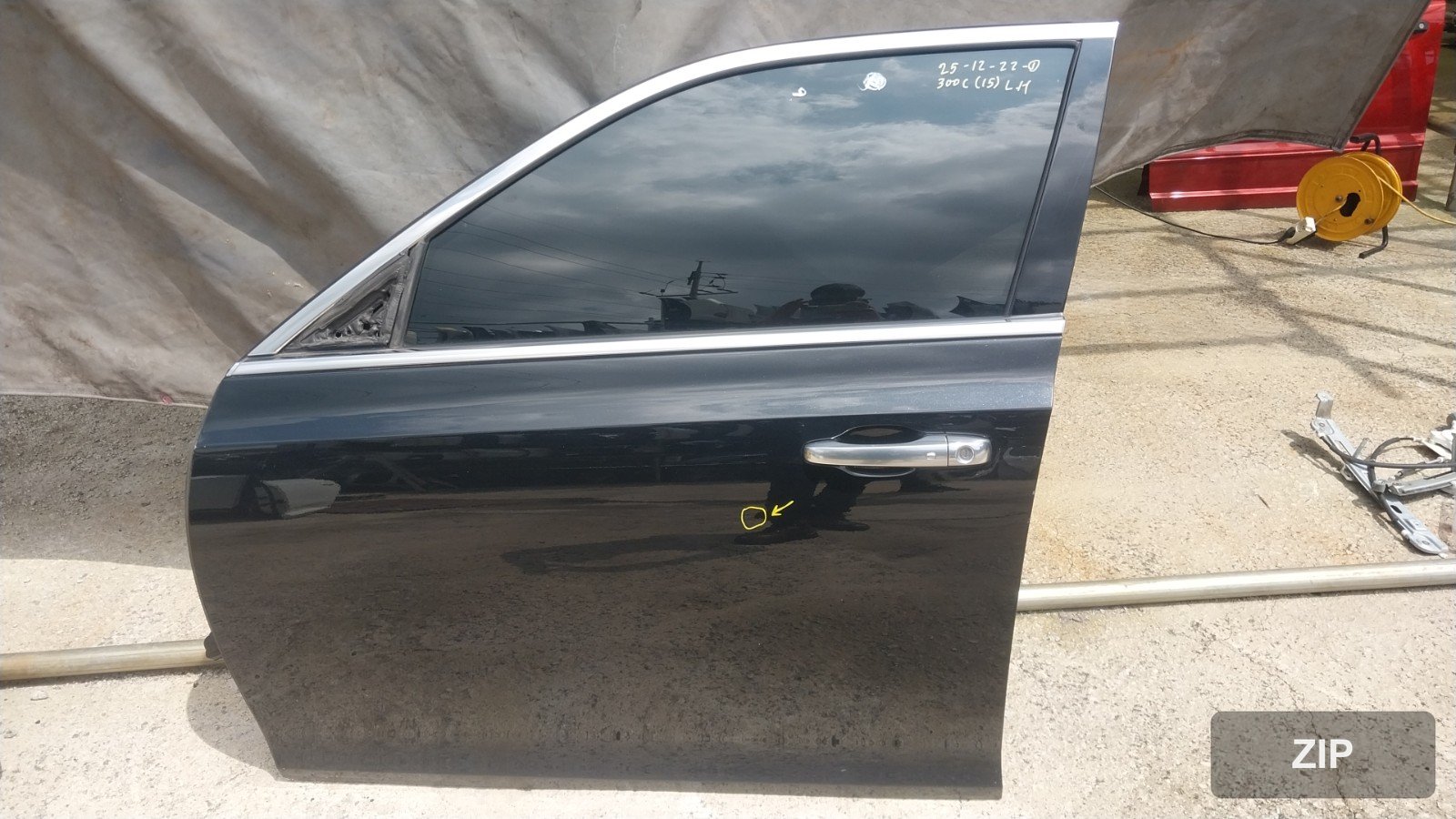 Chrysler The New 300C 2015 — передняя дверь левая