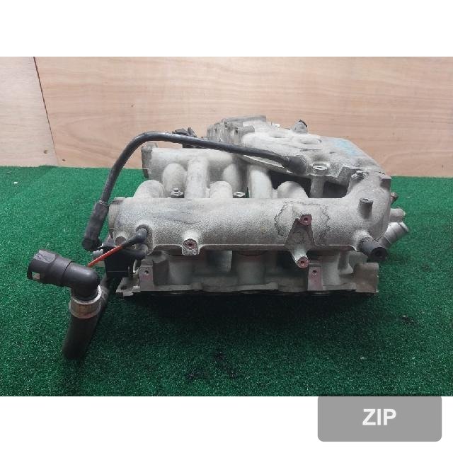 Ford Mustang 2004 — впускной коллектор RF-YL3E-9K461-BA
