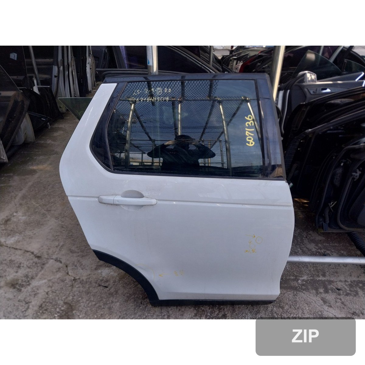 Land Rover Discovery Sport 2017 — дверь задняя правая