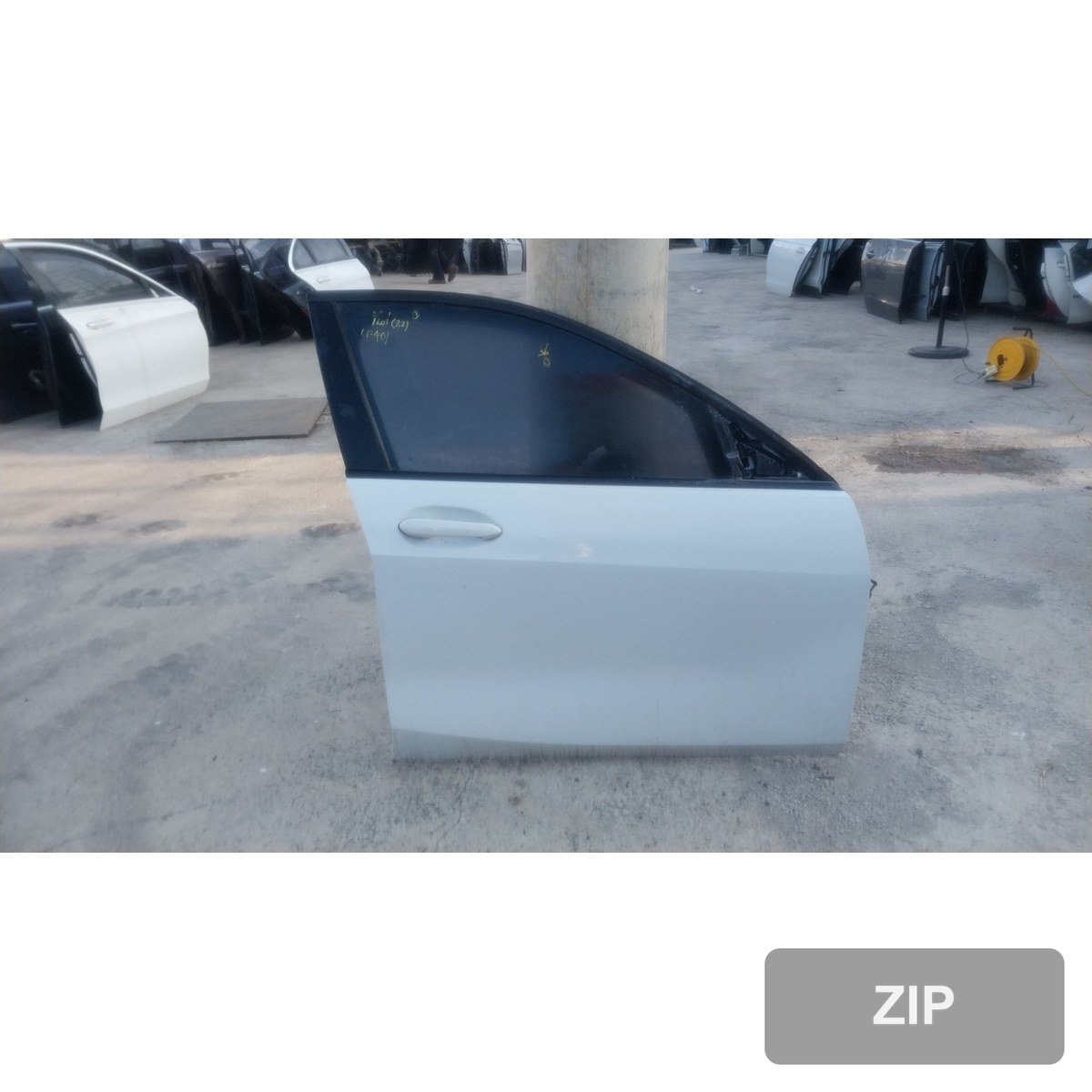 BMW 1 Series F40 120i Advantage 2022 — дверь передняя правая