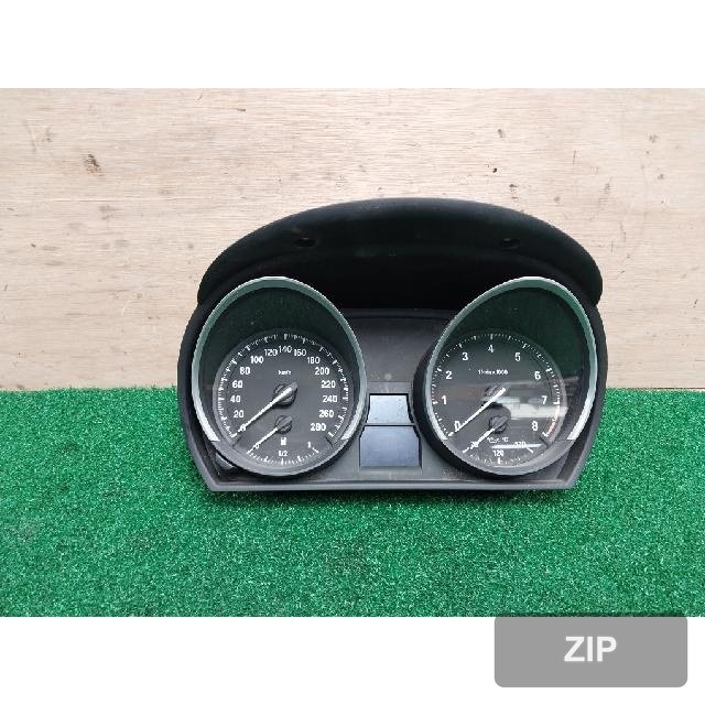 BMW sDrive30i 2010 — панель приборов 922112701