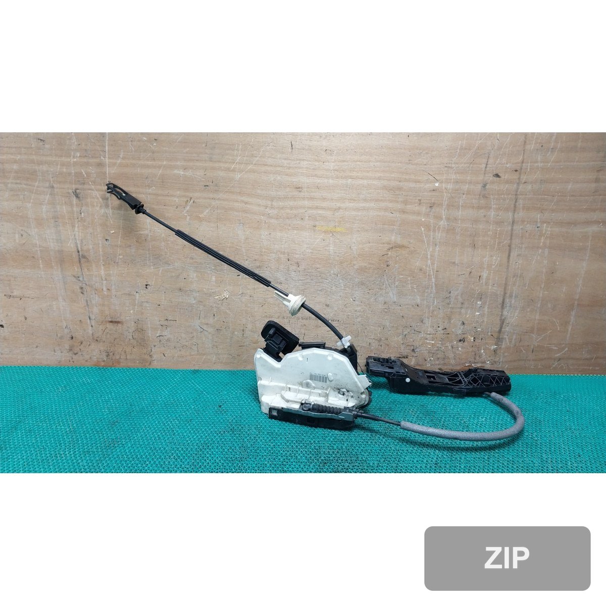 Volkswagen Golf 2012 — замок крышки багажника 5K1837016B