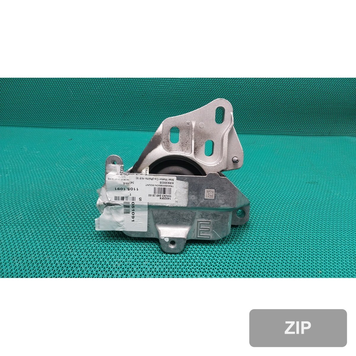 Mercedes-Benz EQA250 2021 — кронштейн A2432402500