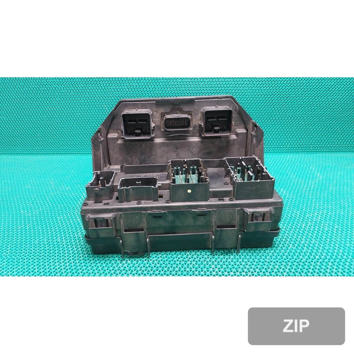 Jeep Rubicon 2010 2.0T — блок предохранителей 04692298AJ