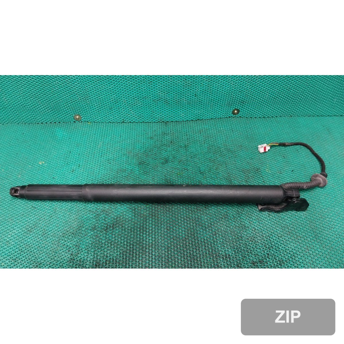 KG모빌리티 Torres 1.5 2WD T5 2024 — шпора багажника 7183041000