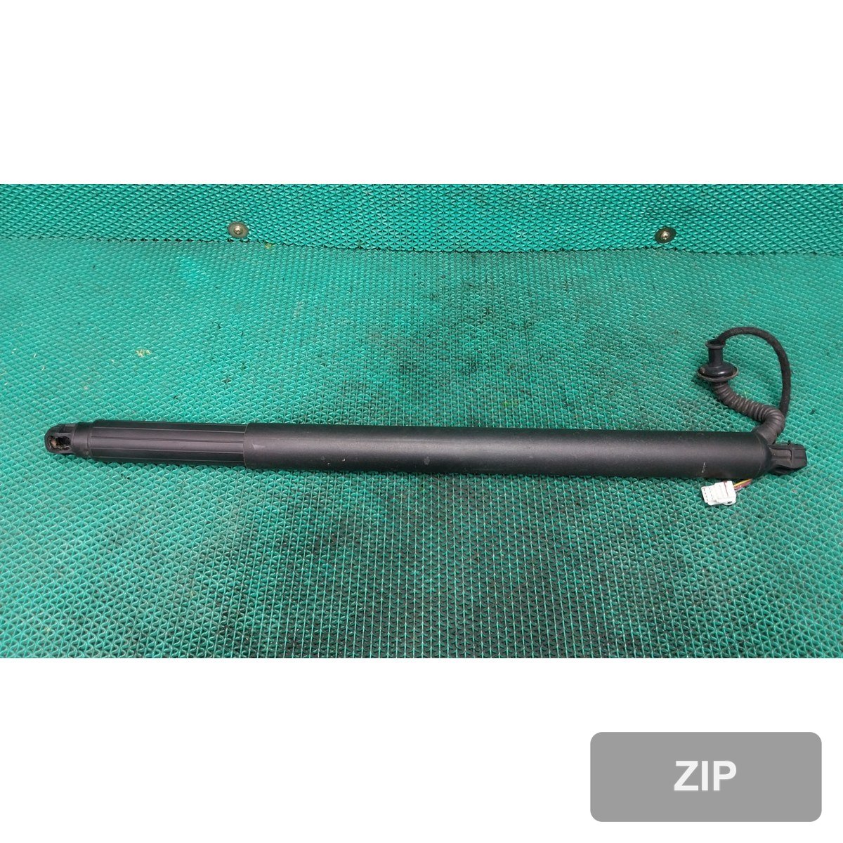 KG모빌리티 Torres 1.5 2WD T5 2024 — тросик открывания багажника 7183041000