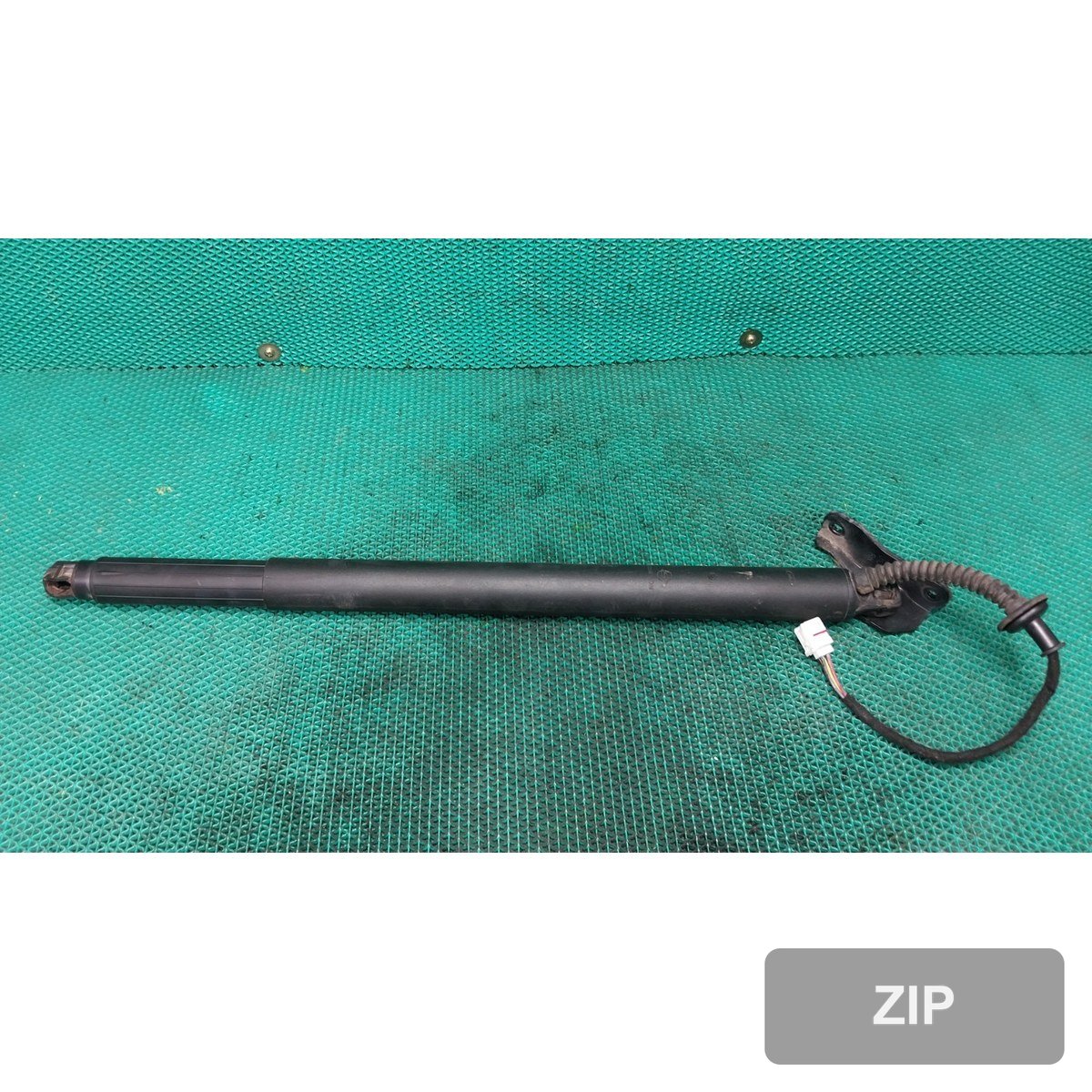 KG모빌리티 Torres 1.5 2WD T5 2024 — тросик открытия багажника 7183041000