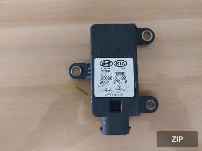 Hyundai Veracruz 2011 — датчик 95690-3J100