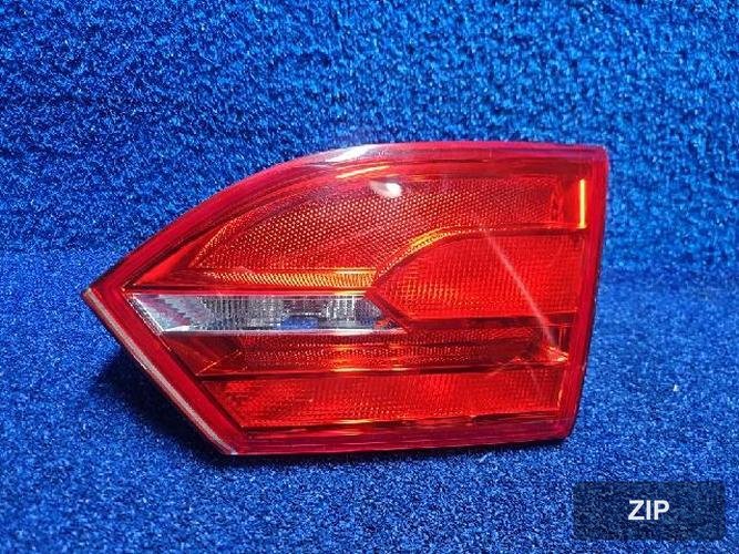 Volkswagen Jetta 2014 — фонарь задний внутренний правый