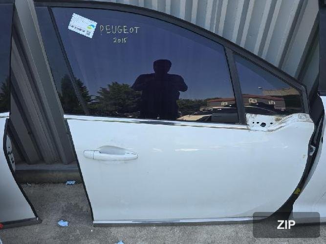 Peugeot 2008 2015 — передняя дверь правая