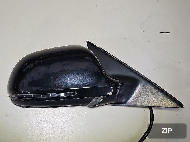 Audi A4 2009 — зеркало боковое правое 8K0949102