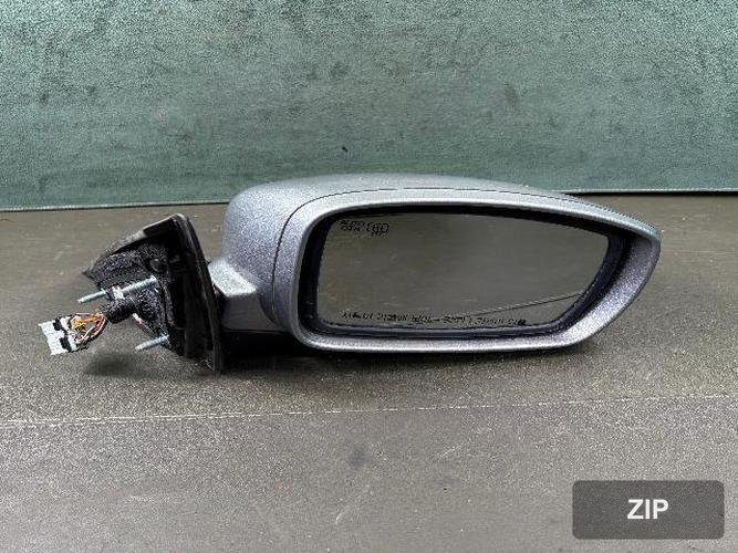 Hyundai Genesis 2010 — боковое зеркало правое с сигналом