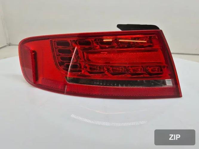 Audi A4 2010 — фонарь задний левый внешний