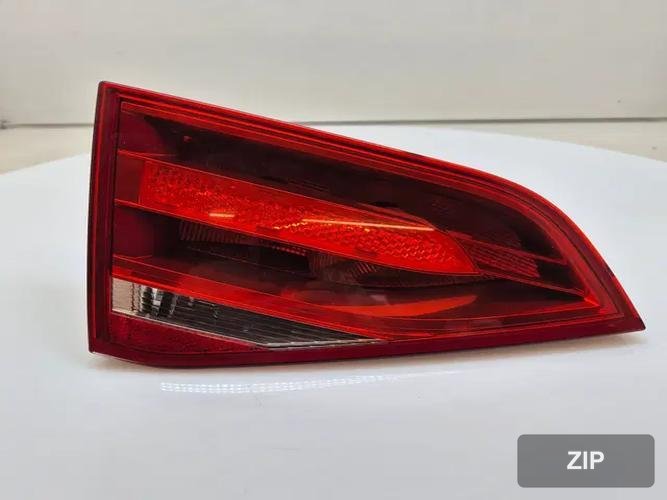 Audi A4 2009 — задний фонарь левый внутренний 8K5945093D
