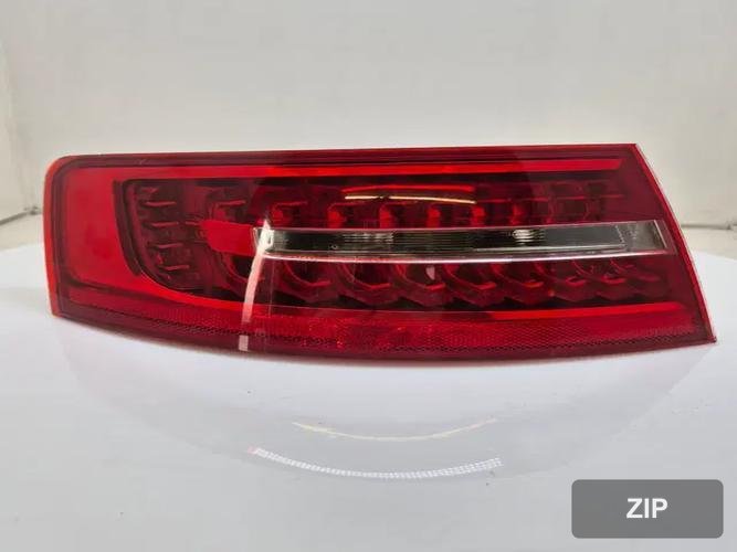 Audi A6 2010 — фонарь задний левый (внешний) 4F5945095J