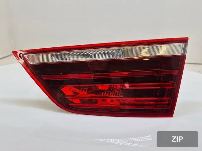BMW X-серия 2012 — фонарь задний внутренний правый 7217310