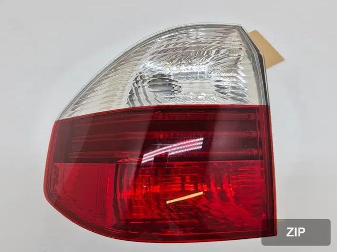 BMW X-серия 2008 — задний фонарь левый, наружный (7162209)
