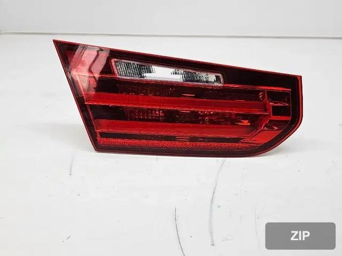 BMW 5 Series 2010 — задний фонарь внутренний левый 63217203225