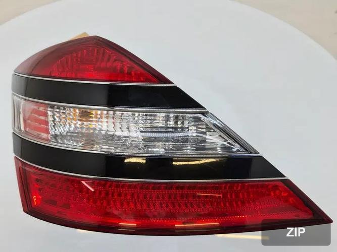 Mercedes-Benz S-класс 2011 — задний фонарь левый наружный A2218200364