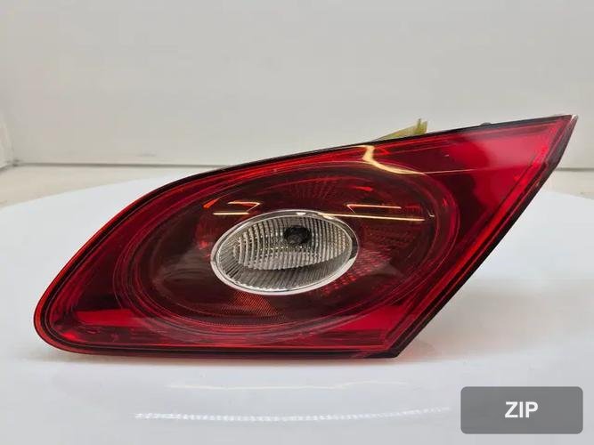 Volkswagen CC 2011 — фонарь задний внутренний правый 3C8945094D