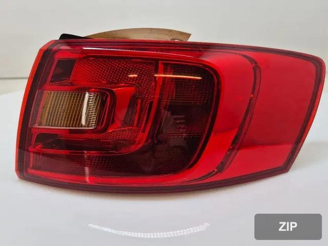 Volkswagen Jetta 2012 — фонарь задний правый 5L6945096