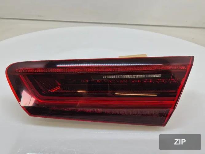 Audi A6 2010 — задний фонарь правый внутренний 4G5945094E