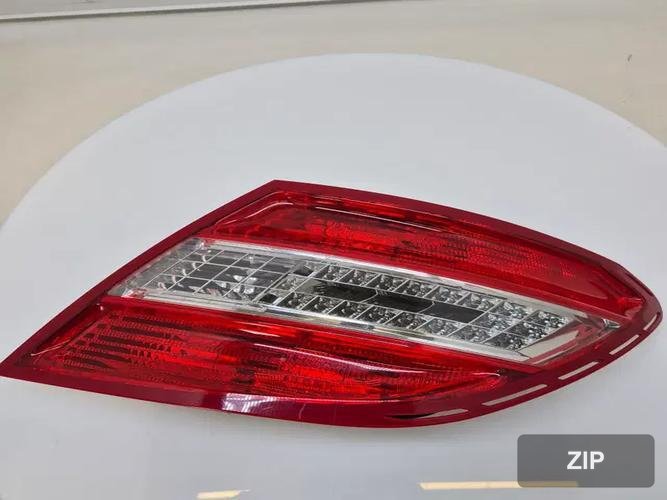 Mercedes-Benz C-Class 2012 — фонарь задний правый A2048202064