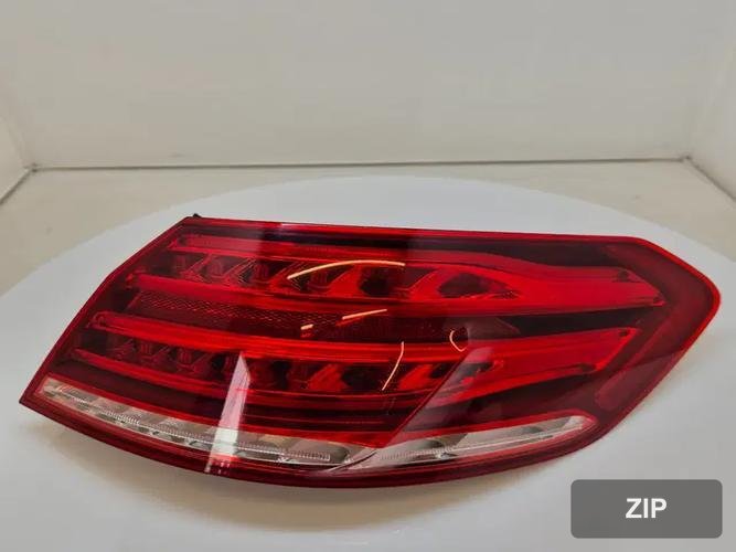 Mercedes-Benz E-Class 2014 — фонарь задний правый A2129068802