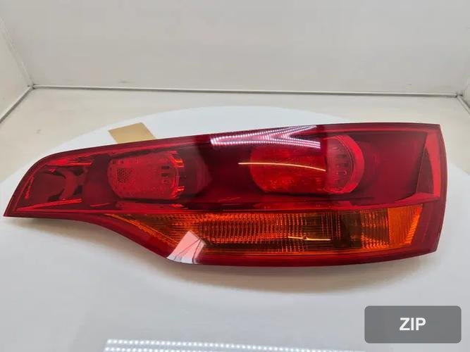 Audi Q7 2006 — фонарь задний правый (внешний) 4L0945094