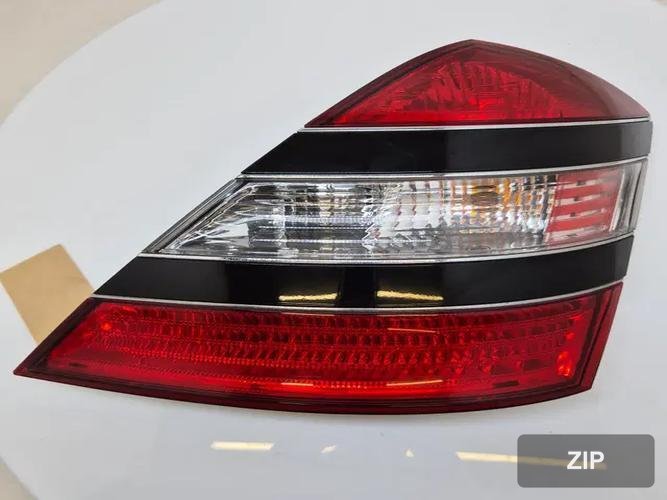 Mercedes-Benz S-Class 2011 — фонарь задний правый A2218200464
