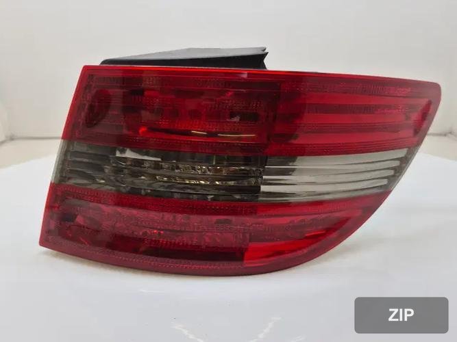 Mercedes-Benz B-Class 2007 — фонарь задний правый A1698202664