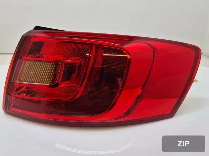 Volkswagen Jetta 2012 — фонарь задний правый
