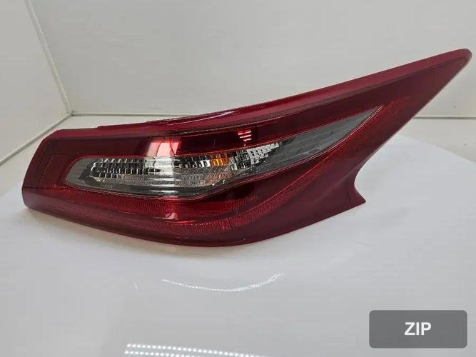 Nissan Altima 2015 — фонарь задний правый (наружный)