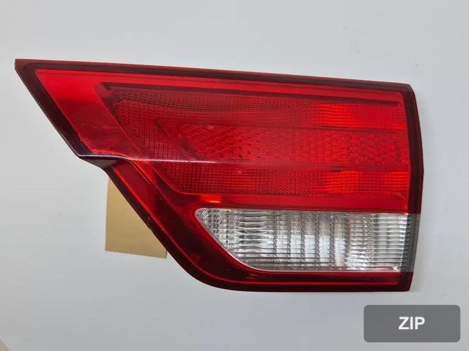 Jeep Grand Cherokee 2015 — фонарь задний внутренний правый 57010274AE