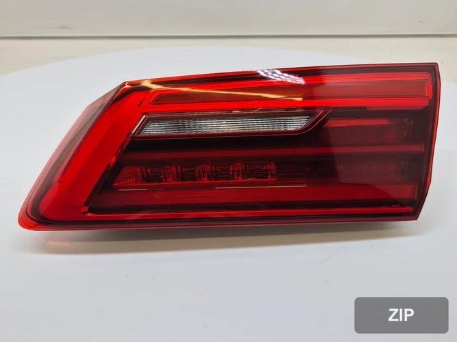 BMW 5-серия 2020 — задний фонарь правый внутренний 8493050