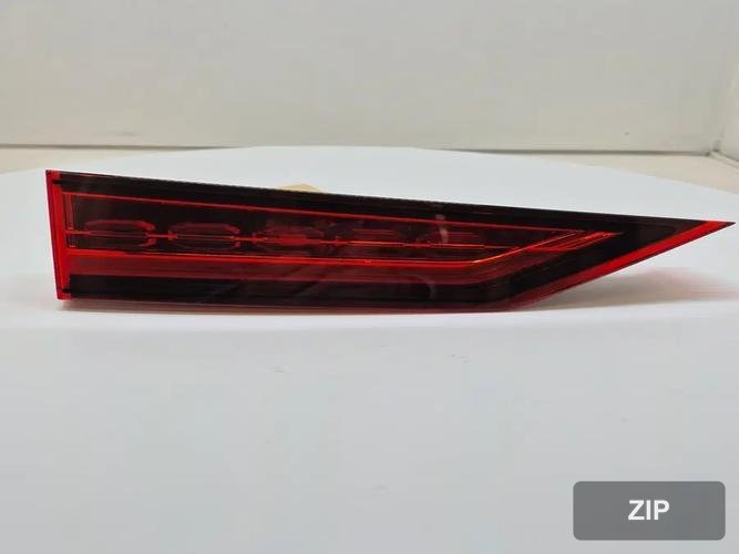 Volvo V60 2023 — фонарь задний внутренний левый 32228904