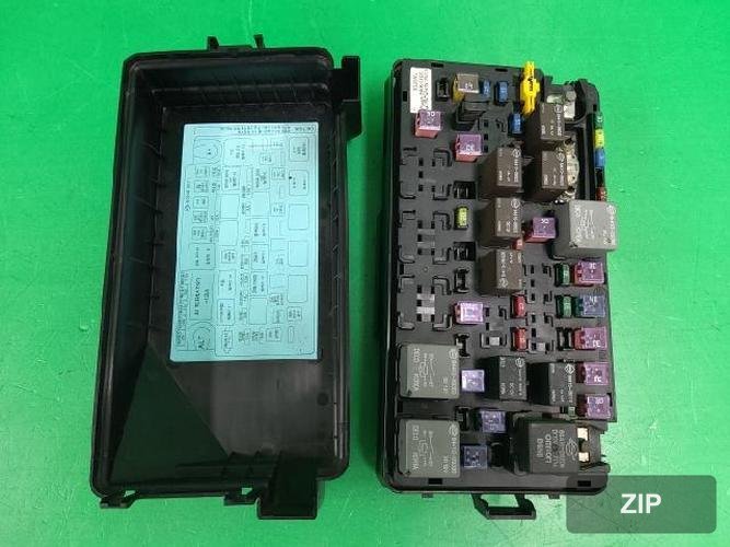 KG Mobility Actyon 2007 — блок предохранителей (подкапотный) 8231009200