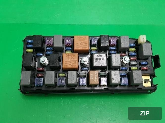 GM Daewoo Winstorm 2007 — блок предохранителей (подкапотный) 5