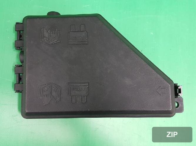 Land Rover Freelander 2002 — блок предохранителей подкапотный YQH 101070